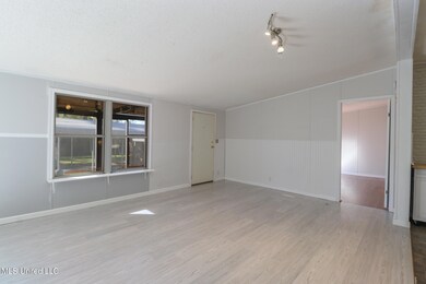 7467 Thompson Road, Long Beach