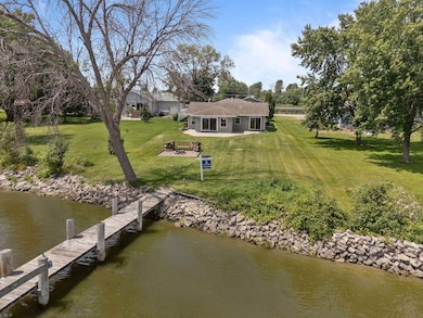 1693 W Butte Des Morts Beach Rd, Neenah, WI 54956 - photo 4