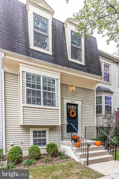 2382 Hunters Square Ct, Reston, VA 20191 - photo 4