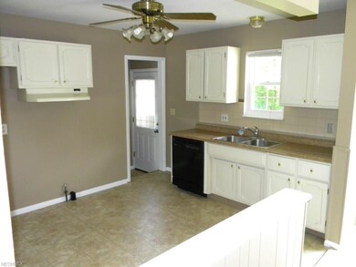 343 Erieview Blvd, Sheffield Lake, OH 44054 - photo 4