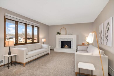 542 Tomlyn Ave, Saint Paul, MN 55126 - photo 2