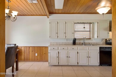 6-web-or-mls-143 N Albert St-6