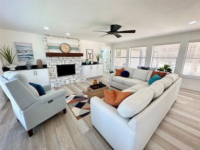 4222 Fairway Dr, Granbury, TX 76049 - photo 4