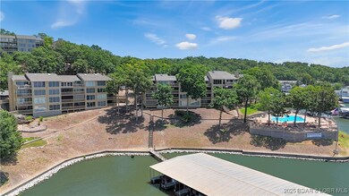 Close to the pool and the docks