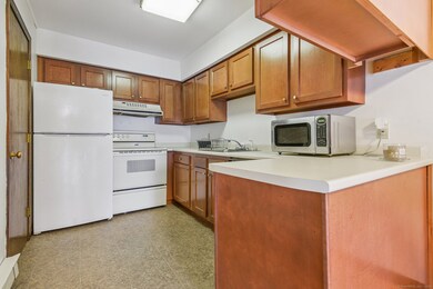 275 Broad St unit 9, Meriden, CT 06450 - photo 4