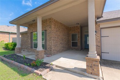 401 Coby Dr, Troy, TX 76579 - photo 4