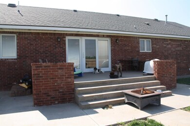 518 Jayhawk Ave, Hugoton, KS 67951 - photo 5