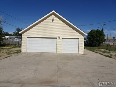 1,172 sf garage with parking