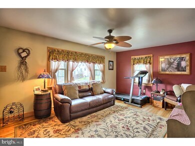 24 Spruce St, Mohnton, PA 19540 - photo 3