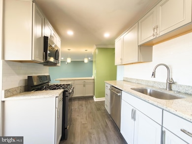 3327 Huntley Square Dr unit B, Temple Hills, MD 20748 - photo 2