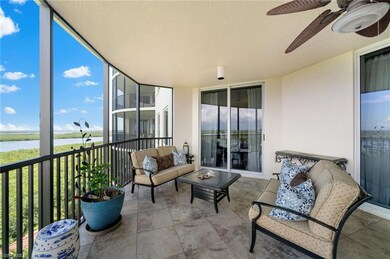 Sunroom / solarium featuring ceiling fan and a wat
