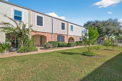 9022 Wilcrest Dr unit 9022, Houston, TX 77099 - photo 5