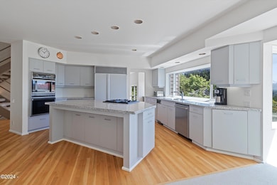 1121 SE Spruce Way, Newport, OR 97365 - photo 2