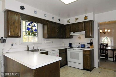 8450 Heatherwold Dr, Laurel, MD 20723 - photo 5