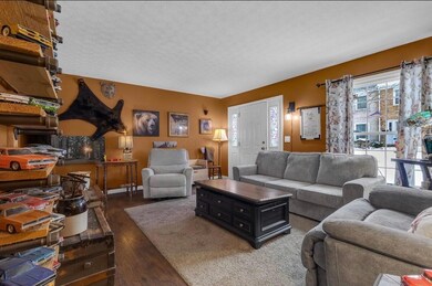 556 Pamlico St, Columbus, OH 43228 - photo 5