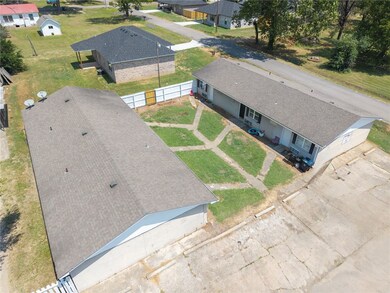 302 E Shawntel Smith Blvd, Muldrow, OK 74948 - photo 4