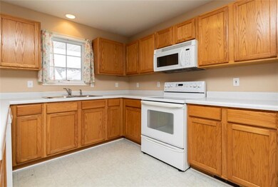 2906 Deerpath Ct, Des Moines, IA 50320 - photo 6