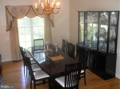 8705 Marburg Manor Dr, Lutherville Timonium, MD 21093 - photo 6