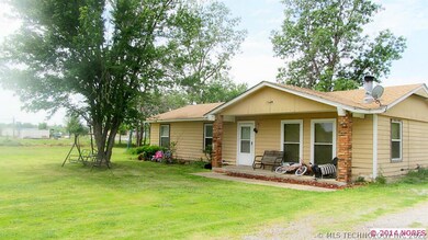 3 bed room, 1 bath country home on 2.5 acres
