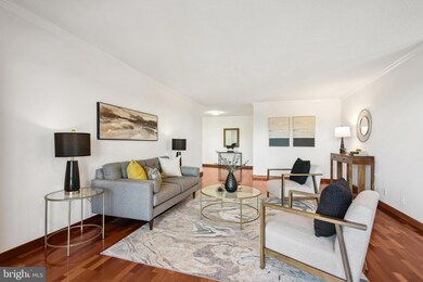 The Rotonda unit 926, McLean, VA 22102 - photo 2