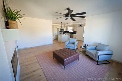 112 W 2nd St unit C, Owasso, OK 74055 - photo 4