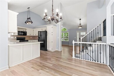 609 N Crest Dr, Raymore, MO 64083 - photo 3