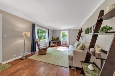 07-576 W 29th st-WindowStill-Real-E