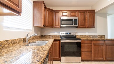 1532 E Clover-11
