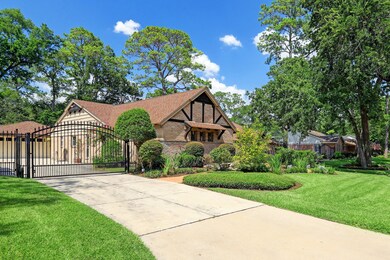 10302 Green Tree Rd, Houston, TX 77042 - photo 4
