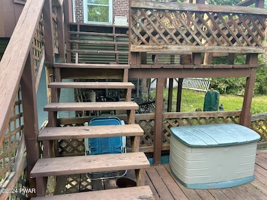 906 Hudson St, Hawley, PA 18428 - photo 3