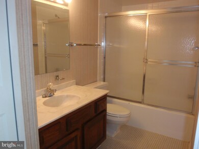 Regency unit 1620, McLean, VA 22102 - photo 2