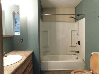 308 E 22nd St S, Newton, IA 50208 - photo 4