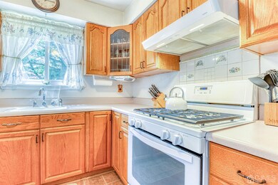 70 Davids Ct, Dayton, NJ 08810 - photo 5