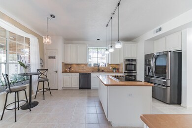 114 Eagle Lakes Dr, Friendswood, TX 77546 - photo 6