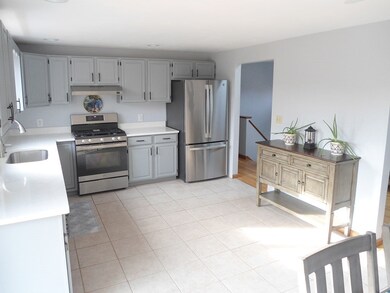 10 Hubbard Ln, Bridgewater, MA 02324 - photo 4