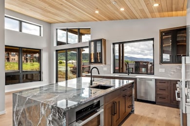Kitchen with a sink, stainless steel appliances, l