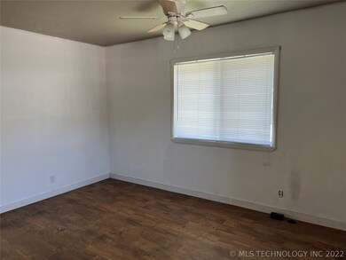 314 E Elm Ave, Eufaula, OK 74432 - photo 5