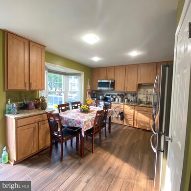 6121 Calico Pool Ln, Burke, VA 22015 - photo 3