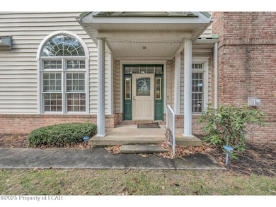 604 Thackeray Close, Moosic, PA 18507 - photo 2