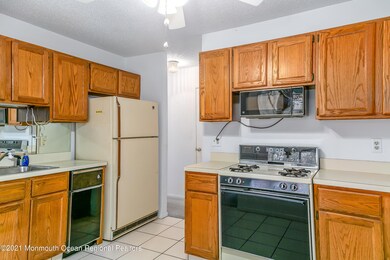 456 Bayberry Ct unit 46, Englishtown, NJ 07726 - photo 6