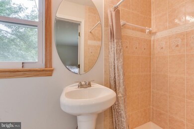 10919 Maple St, Fairfax, VA 22030 - photo 7