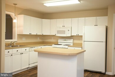 201 Hupps Hill Ct, Strasburg, VA 22657 - photo 4