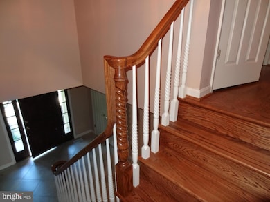 7854 Rockburn Dr, Ellicott City, MD 21043 - photo 3