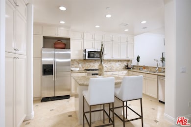 143 N Arnaz Dr unit 204, Beverly Hills, CA 90211 - photo 5