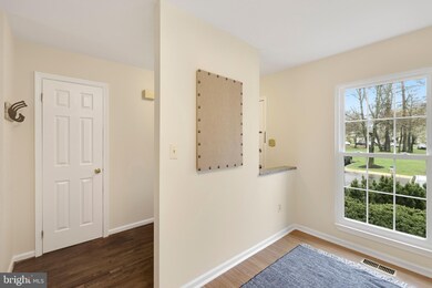 14340 Beaker Ct, Burtonsville, MD 20866 - photo 5