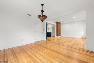 39 Walnut St unit 2, Montclair, NJ 07042 - photo 3