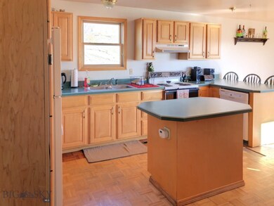 818 Mountain St, Butte, MT 59701 - photo 2