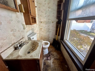 255 Poplar St, Wyandotte, MI 48192 - photo 4