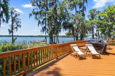 Well maintained wooded deck for sunning and outdoo