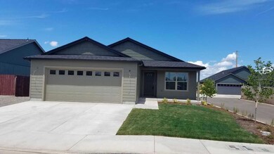 3843 Valley Meadows Dr, White City, OR 97503 - photo 2